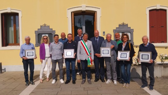 673d8b92 c92a 7b29 153e 00e4498de9b6