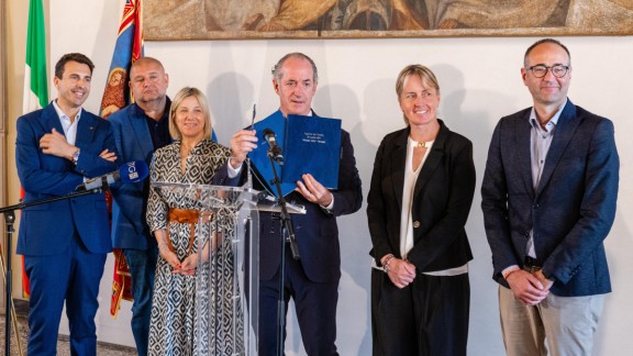 96fde669 cd52 f854 a3f6 03493f78a7e8