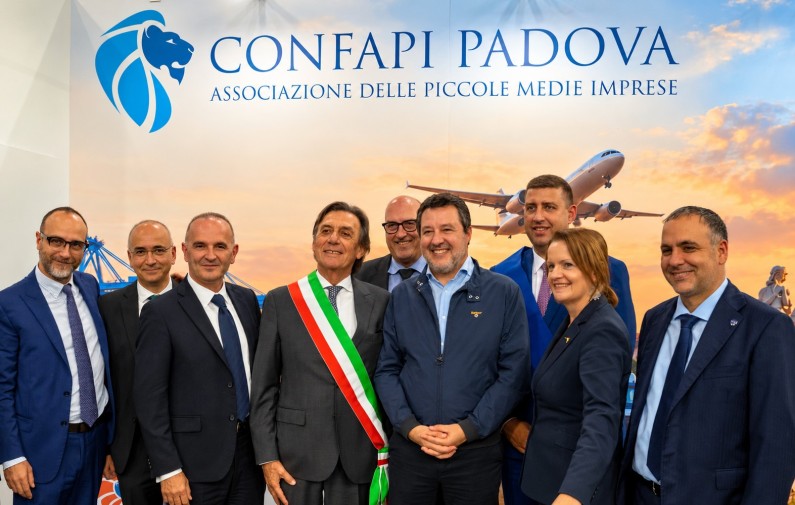 Gruppo-Confapi-Padova-fiera-Salvini.jpg