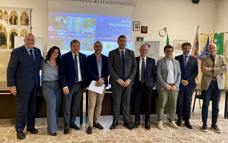 Pasqualetti-Perozzo-Sandona-DOnofrio-Canella-Trevisan-Micalizzi-DElia-Pettene_ScaleWidthWzc5NV0-1.jpg