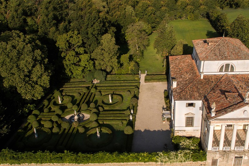 VillaMolin_giardino_01.jpg