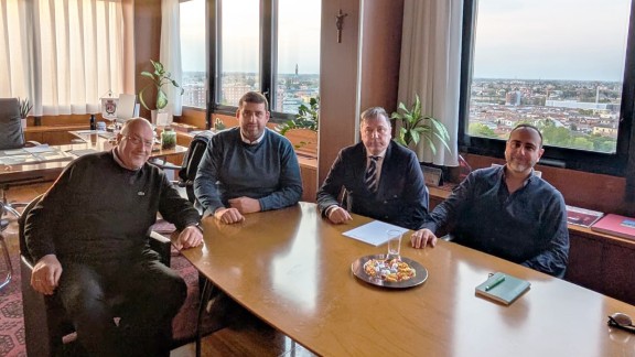 b14045ec 37b6 4c7a b74d af3565a0dcd1