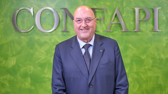 d64f2600 38a8 726f feda 75dec2165bc8