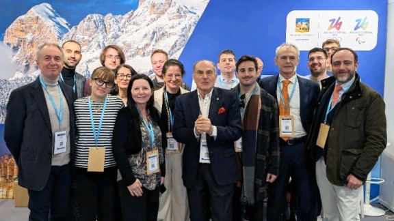 dfce36ae c528 7b1b f2fe a8f11f60b657