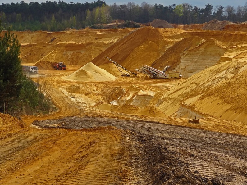 open-pit-mining-567722_1280.jpg