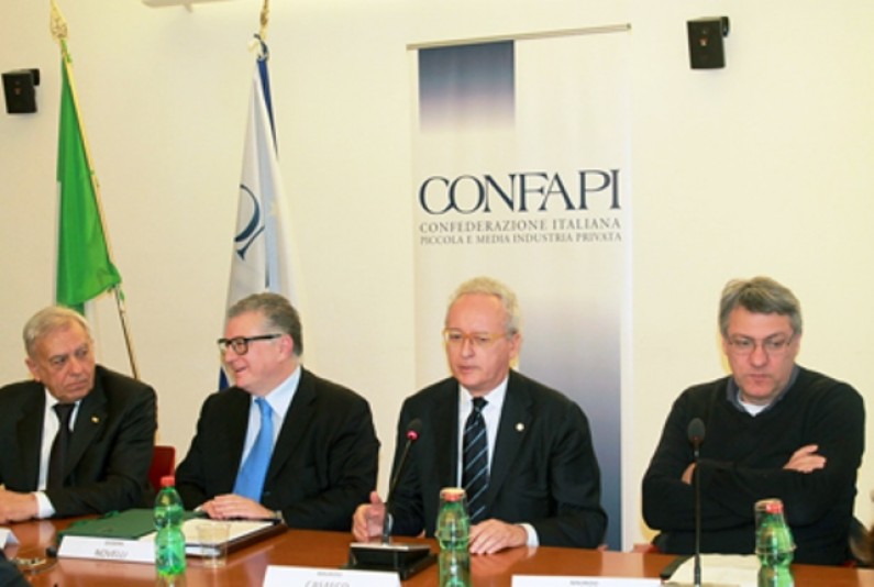 Laurea-conf-confapi.jpg