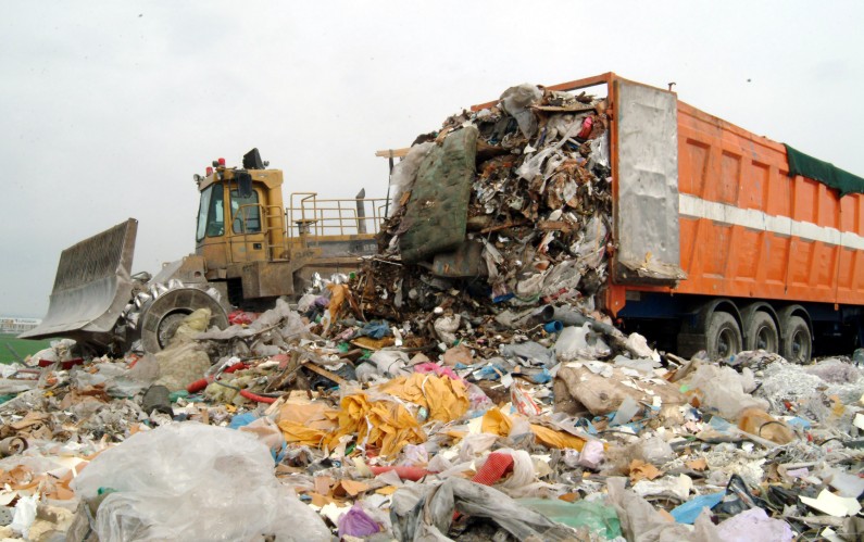 camion-rifiuti.jpg