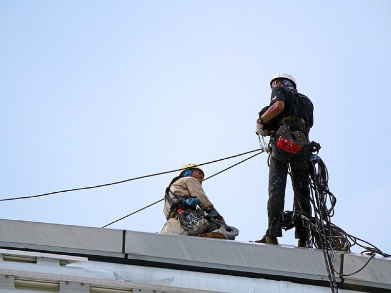 rappelling-755392640.jpg
