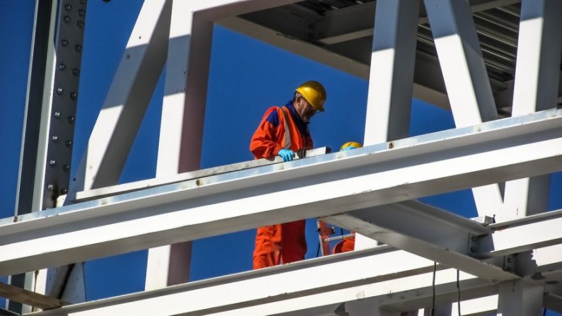 worker-18956911280-e1526983591710.jpg